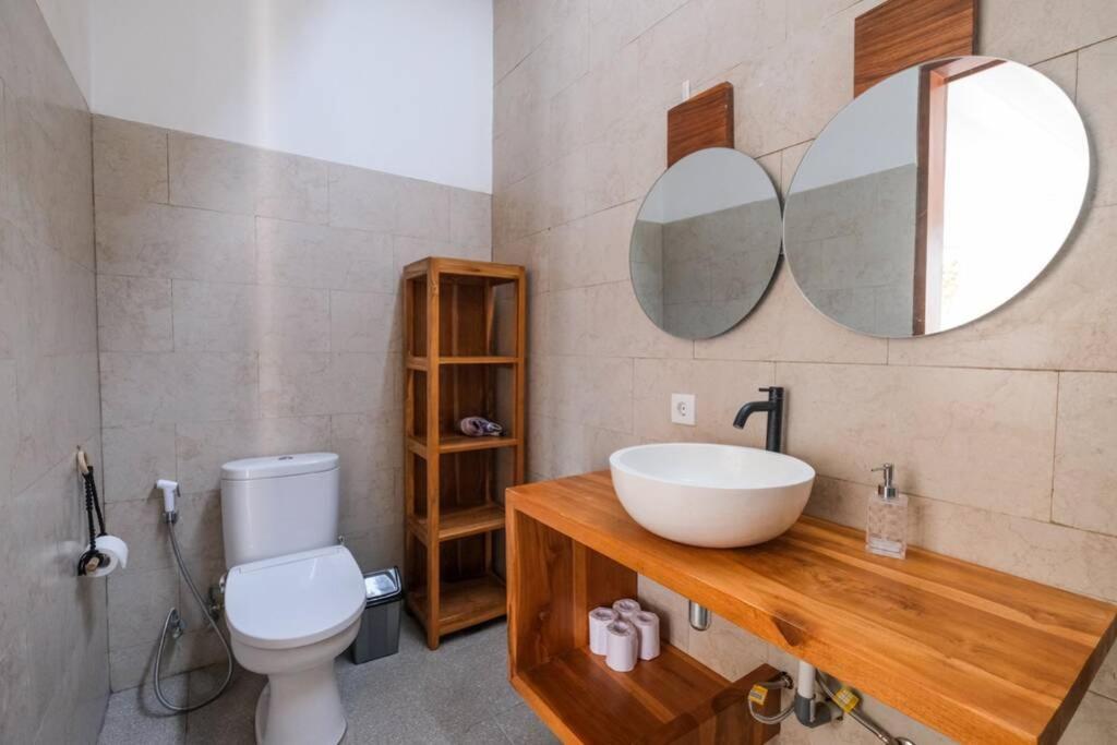 Kiki Village Bathtub And Living Room Canggu Buitenkant foto