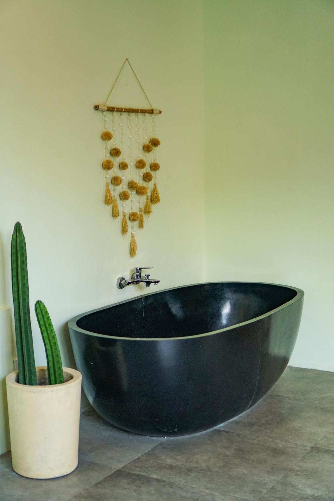 Kiki Village Bathtub And Living Room Canggu Buitenkant foto