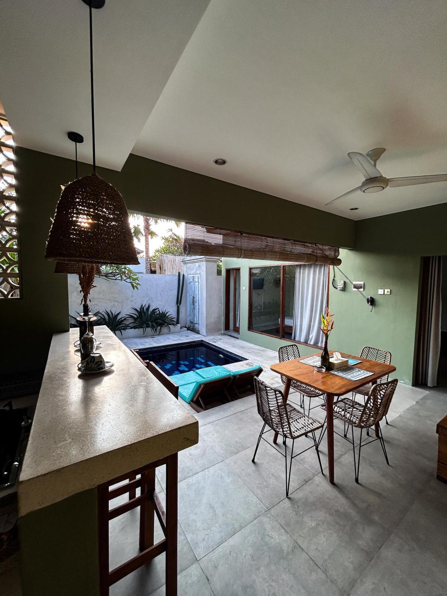 Kiki Village Bathtub And Living Room Canggu Buitenkant foto